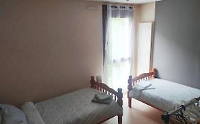 Chambre Privée 2 pas du lac chez l'habitant