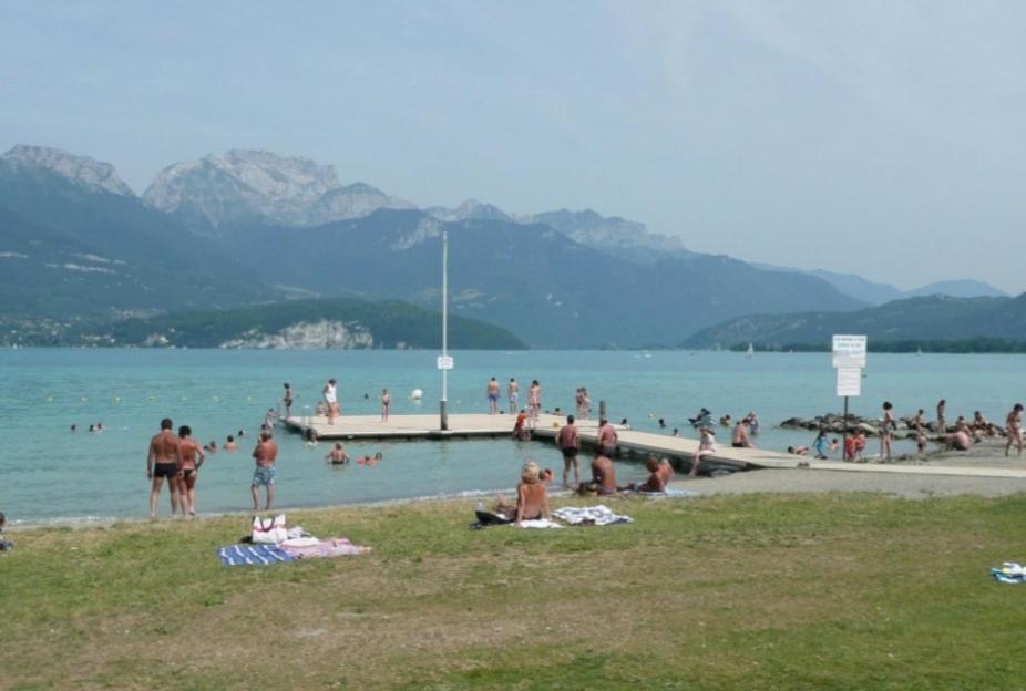 Chambre Privée 2 pas du lac chez l'habitant Sévrier Extérieur photo